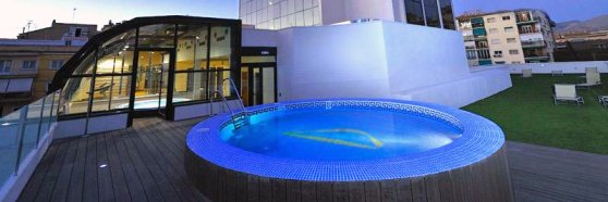 Granada céntrica en hotel 4* con piscina y jacuzzi
