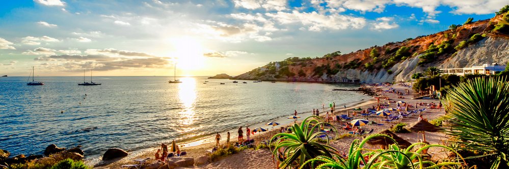 Verano en Ibiza con alojamiento y ferry incluidos