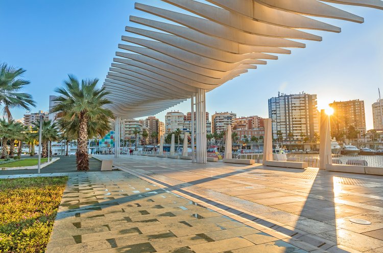 Disfruta de la de la ciudad de Málaga en Hotel 4* - BuscoUnChollo.com